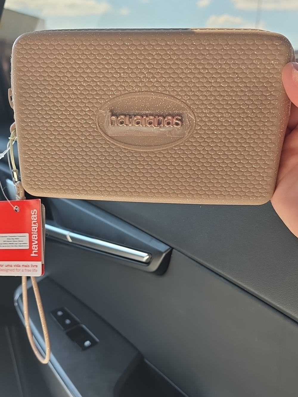 Havaianas Textured Wristlet in Metallic Bronze